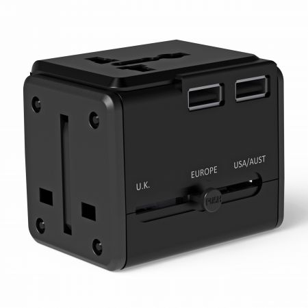 內建兒童安全防護門的萬用旅行轉接插頭，支援 30W USB-C PD 快速充電