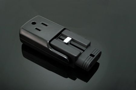 專利收納, 讓電源插頭的插腳都不會外露