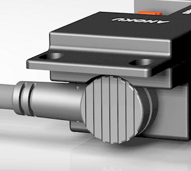 90度旋轉電源線夾的義式PDU